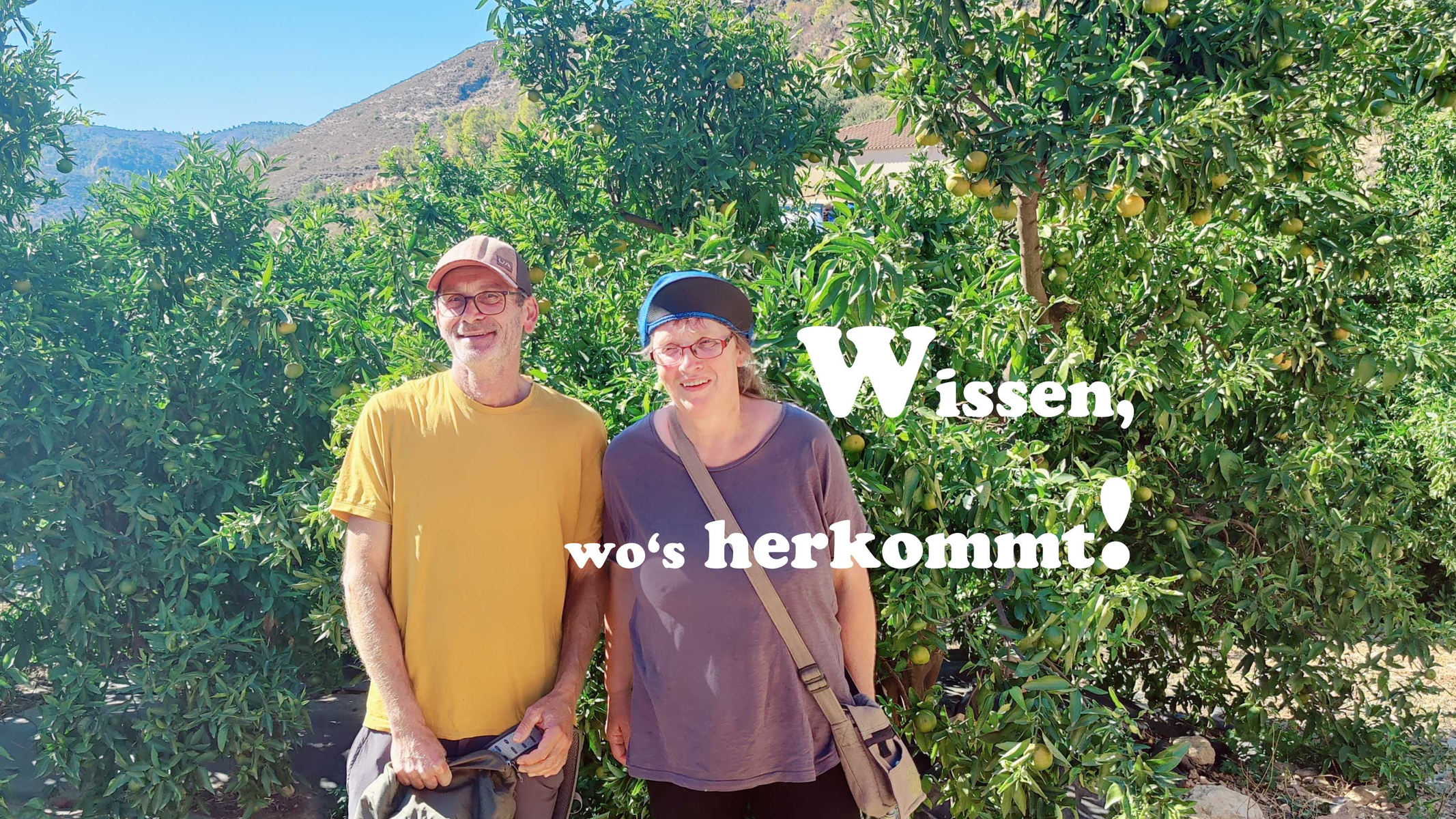 Jörg und Hedda bei Citruslandia in einer Clementinen Plantage. Mit dem Slogan Wissen, wo's herkommt!