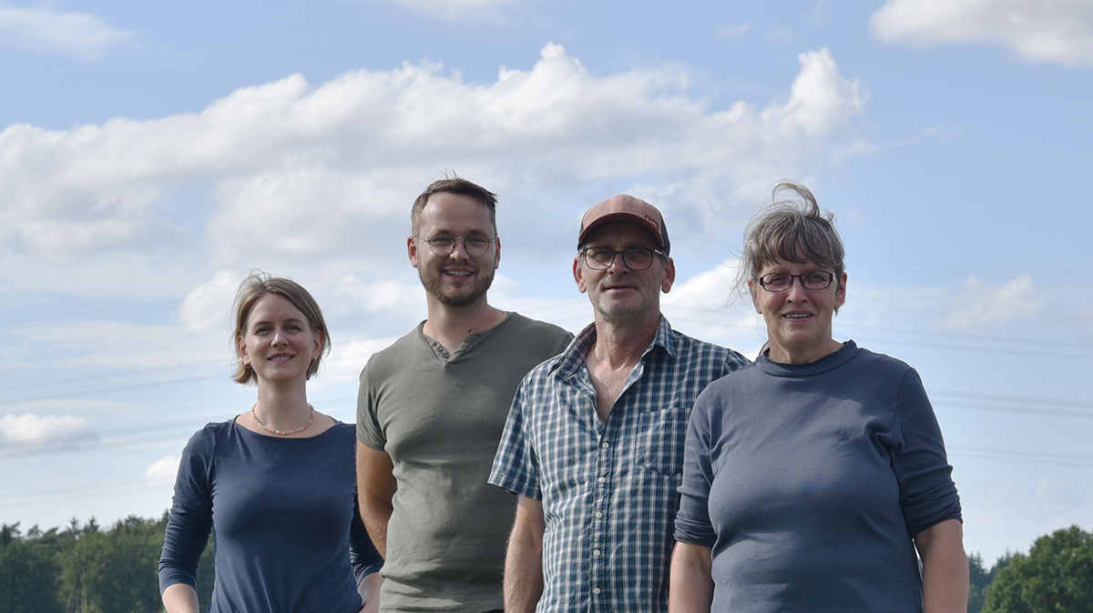 Hjördis, Hjalmar, Jörg & Hedda im Garten