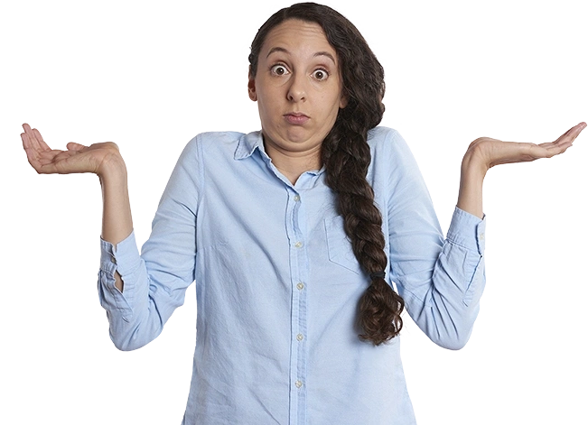 Eine Frau hebt die Schultern und Hände und macht ein fragendes Gesicht