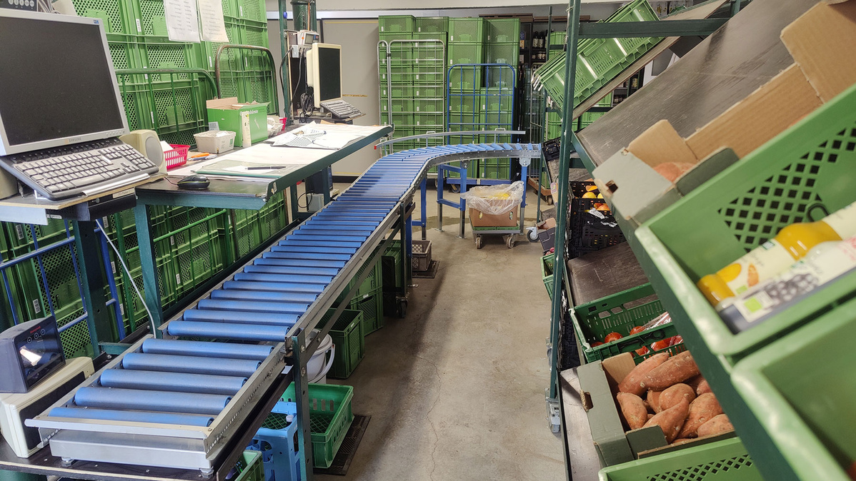 Die Packstationen 1 und 2 an der Packstraße