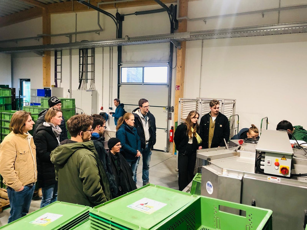 Besichtigung einer Packhalle