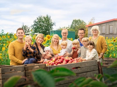 Familie Münch mit Kindern und Enkeln