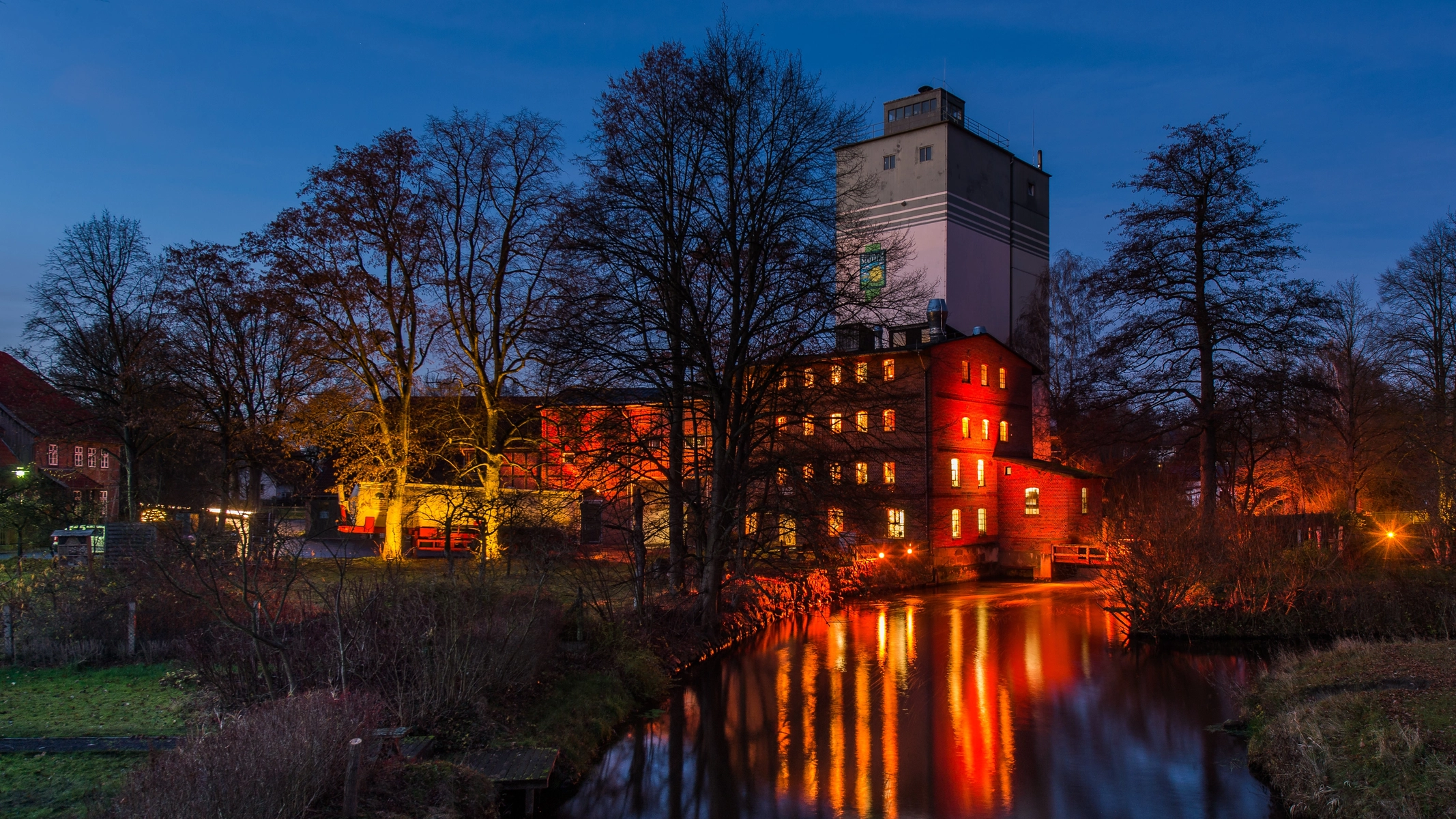 Die Bohlsener Mühle in der Dämmerung