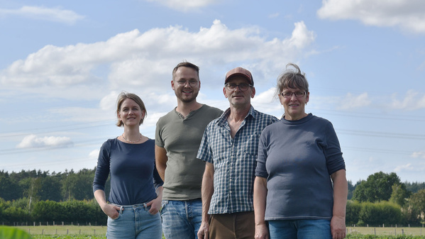 Hjördis Hjalmar, Jörg und Hedda auf dem Gemüseacker